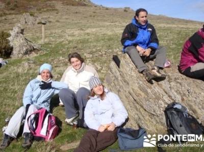 Comiendo en el Collado Salinero- Sierra de Madrid; fin de semana senderismo; senderismo madrid grupo